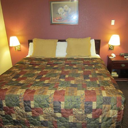 First Western Inn - Fairmont City Kültér fotó