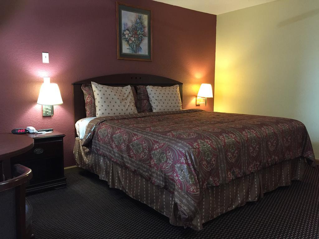 First Western Inn - Fairmont City Kültér fotó