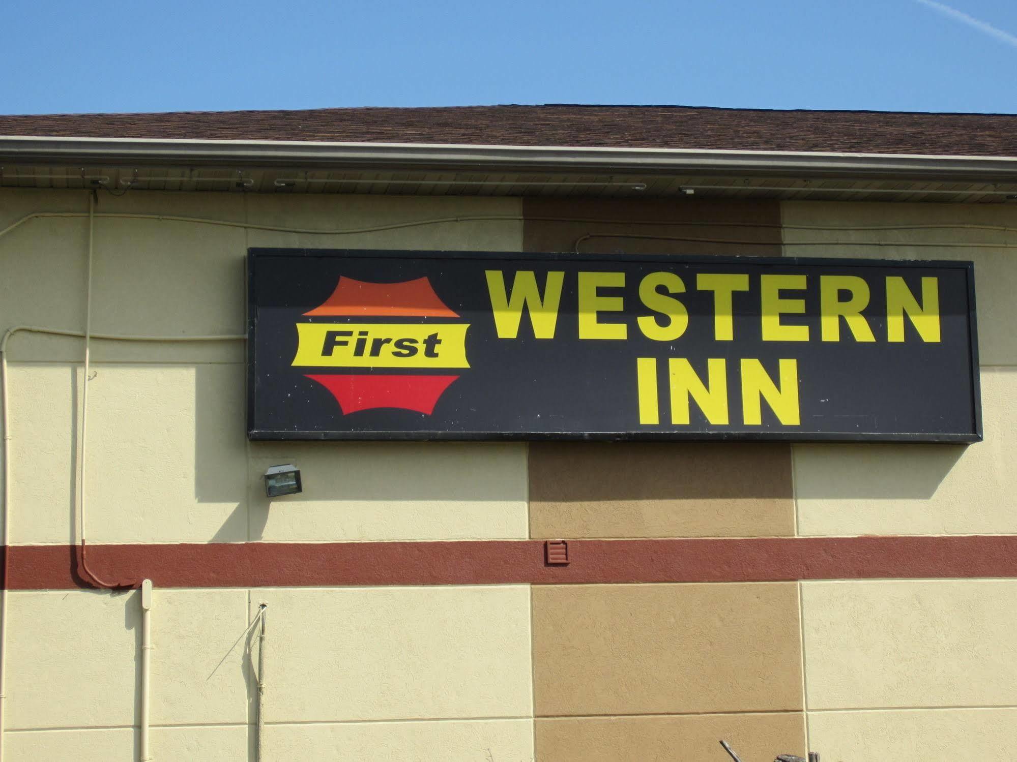 First Western Inn - Fairmont City Kültér fotó
