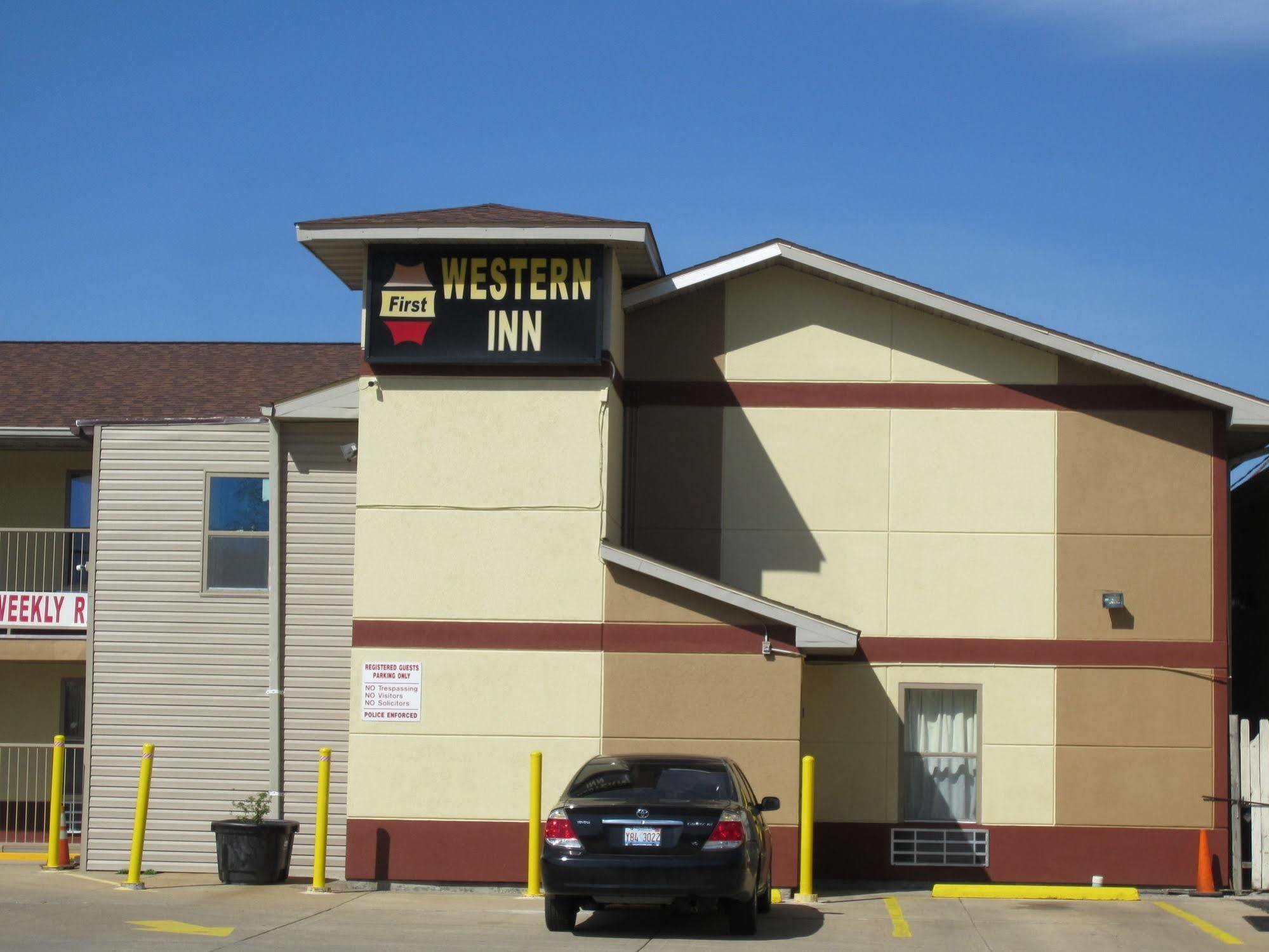 First Western Inn - Fairmont City Kültér fotó