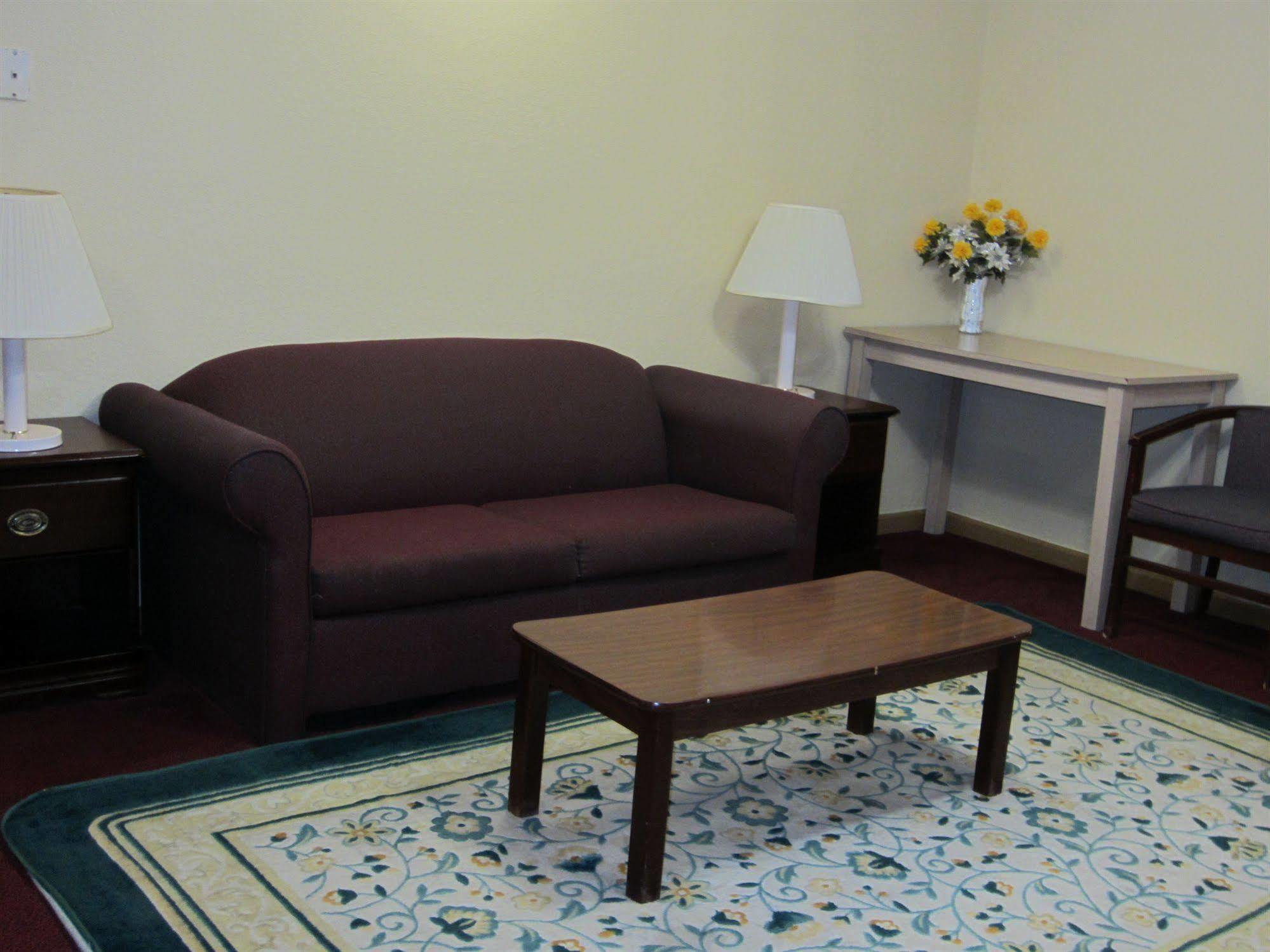 First Western Inn - Fairmont City Kültér fotó